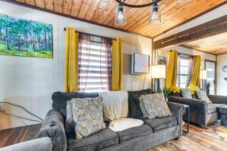 Less Than 1 Mi to Beach! Galveston Gem with Outdoor Oasis - 7