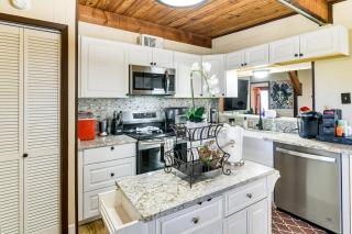 Less Than 1 Mi to Beach! Galveston Gem with Outdoor Oasis - 3