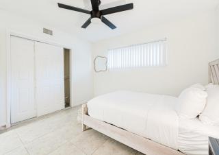 Updated 2BR Spacious Patio with Firepit by the Beach - Boca Raton - 4