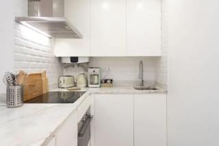 Comfortable Apartment in Bairro Alto by LovelyStay - Lissabon - 3