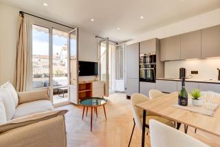 9A - APARTMENT FACING PORT & Town Hall - 8