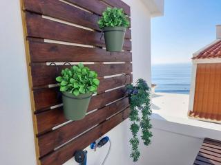 Apartment Oceans Window - 7