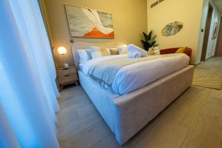 Elegant Studio with Pool Access & Private Terrace - Dubai - 5