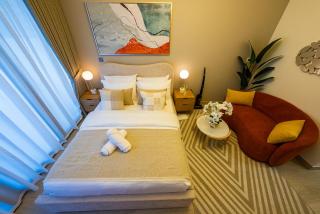 Elegant Studio with Pool Access & Private Terrace - Dubai - 4