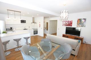 Carnation Sun Apartment - 3