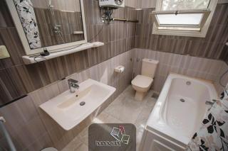 Spacious Charm & Poolside Bliss - 8