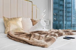 NEW! Luxury Champagne Towers Kingbed FreeParking - Atlanta - 3