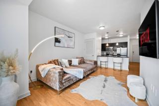 NEW! Luxury Champagne Towers Kingbed FreeParking - Atlanta - 7
