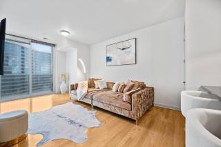 NEW! Luxury Champagne Towers Kingbed FreeParking - Atlanta - 1