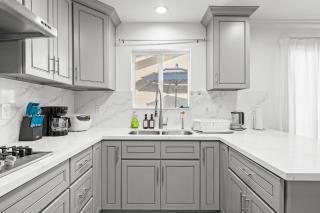 Comfy Retreat with Yard & Cozy Interiors - San Gabriel - 2