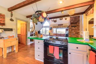 Hot Tub, Fire Pit and Grill Remote Springfield Home - Springfield - 2