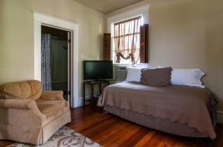 Katy House Bed and Breakfast - 7