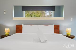 Coveted Tarrytown Studio Apt 1BA w Breakfast Nook Window Desk King Bed - Austin - 1