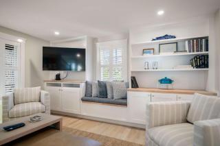 Walk to beach private patio - 4