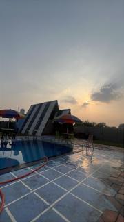 Resort nirvana - - 7