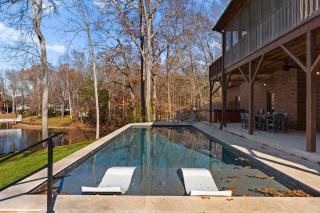 Winding Down by AvantStay Sleeps 20 Dock View - Troutman - 3