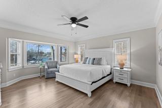 Winding Down by AvantStay Sleeps 20 Dock View - Troutman - 6