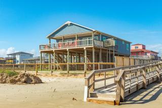 Shark Tooth - Beachfront - Pet & Family Friendly - 0