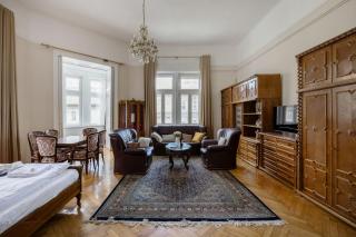 Vintagebuild2Bdr2bthr - Budapest - 9