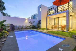 Modern Townhouse with Private Pool and BBQ Area - 6