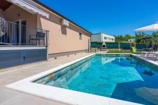 Poolside Holiday House - Labin - 0