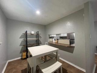 Charming 2-Bedroom 1-Bath Home Close to Downtown - Lawton - 8