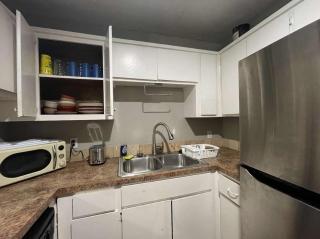 Charming 2-Bedroom 1-Bath Home Close to Downtown - Lawton - 3
