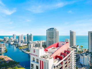 Deluxe Apartment with Balcony Gym & Pool - Hallandale Beach - 5