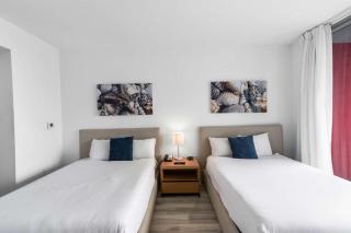 Modern New Studio Balcony & Pool - Hallandale Beach - 4