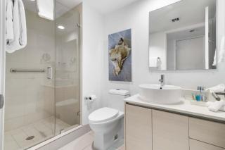Modern New Studio Balcony & Pool - Hallandale Beach - 1