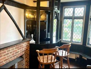 Large River Side Property offering 8 bedrooms - Wraysbury - 7