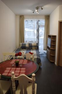 Sweet Apartment Flora Violet 3 - 6