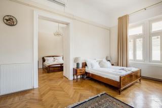 Vintagebuild2Bdr2bthr - Budapest - 6