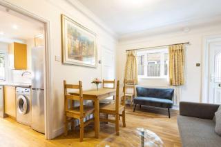 Stylish 4-Bed Home in Egham Surrey near airport - 0
