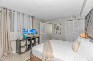 Breathtaking Oceanfront Double Queen Suite! Meridian Plaza 701 - Perfect for 4 guests! - Myrtle Beach - 6