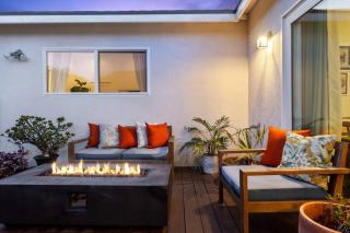 Modern Spacious Romantic LA Home Gated Yard HotTub - Los Angeles - 5