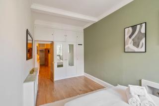 Modern Elegance in Paddington - London - 4