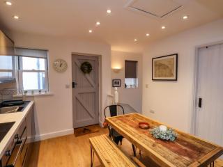 Sunshine Cottage - 2