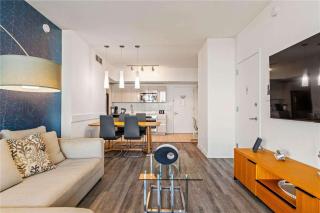 2 BR Apartment with Balcony Pool View and Near Beac - Hallandale Beach - 1