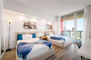 2 BR Apartment with Balcony Pool View and Near Beac - Hallandale Beach - 7