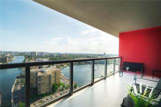 1 BR Apartment with Balcony Gym & Amazing Pool - Hallandale Beach - 8