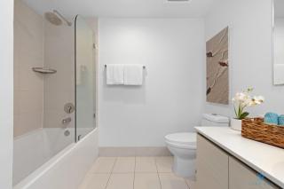 1 BR Apartment with Balcony Gym & Amazing Pool - Hallandale Beach - 3