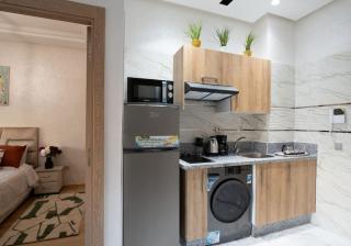 Séjour Élégant et Détente au Bord de la Piscine - 3