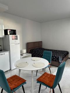 Lovely Apartment in City Center - Batumi - 9
