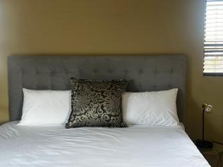 Fourways Luxurious 5-Bed Home - 3