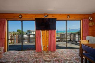 A Classic Kiwi Bach in South Bay - Kaikoura - 2