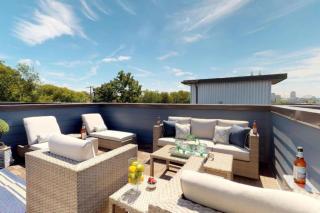Rooftop Deck with City View Modern Charming - 0