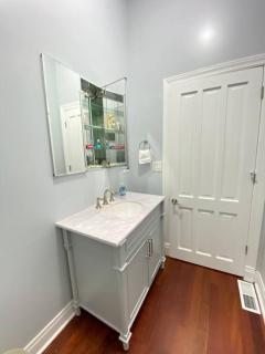 Beautiful 6-bedroom, Private Mansion with Hot Tub - Chicago - 7