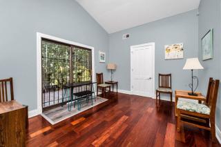 Beautiful 6-bedroom, Private Mansion with Hot Tub - Chicago - 2