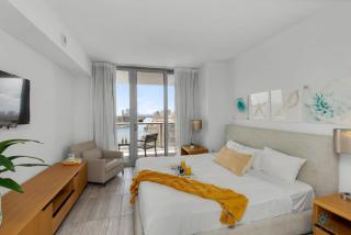 1 BR Apartment Modern Resort Balcony & Gym - Hallandale Beach - 4